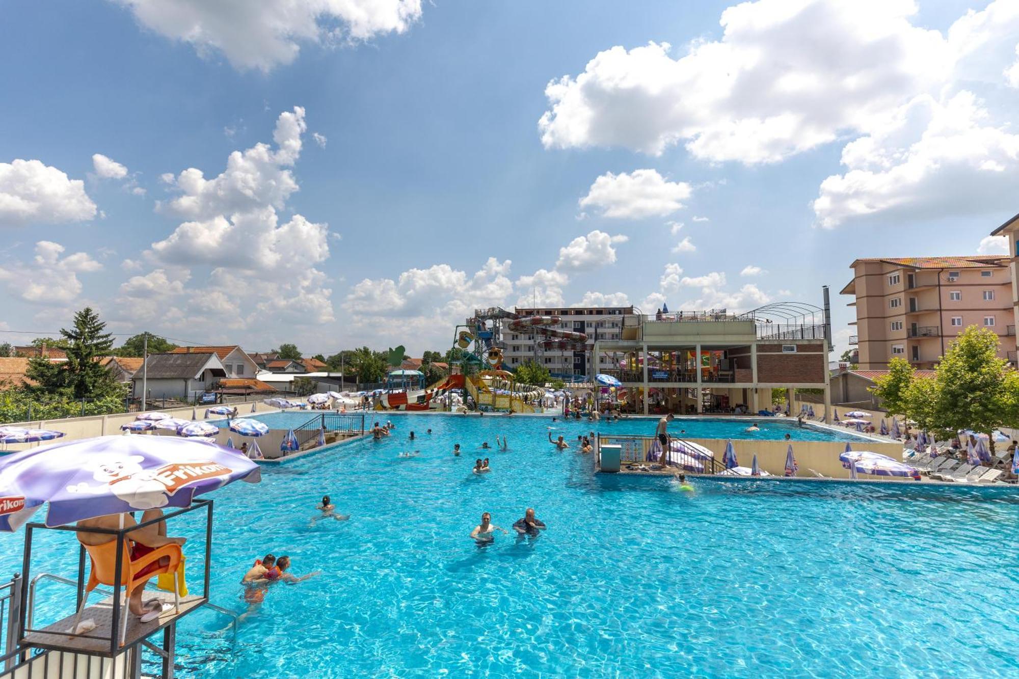 Garni Hotel Hollywoodland Wellness & Aquapark Belgrade Exterior photo