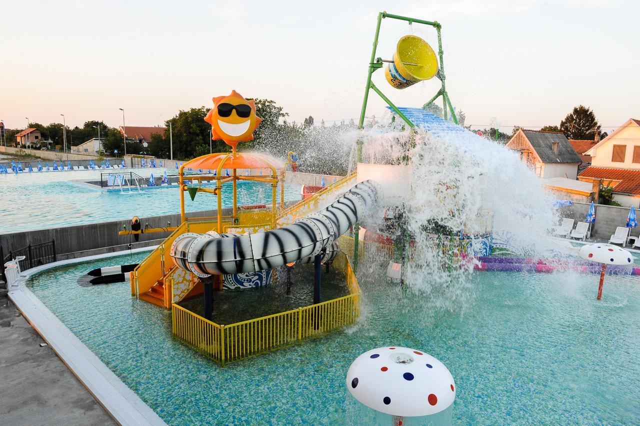 Garni Hotel Hollywoodland Wellness & Aquapark Belgrade Exterior photo